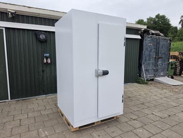 Vriescel 120 x 120 x 230 cm Nieuw lichte transportschade, Gebruikt, Koelen en Vriezen