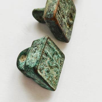 Oud-Chinees Brons Vierkante kalligrafie-kraalzegels - 19 mm, Antiek en Kunst