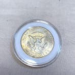 Wereld. Collection of coins, banknotes and stamps and more