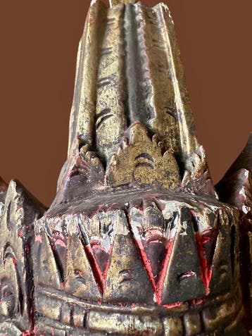 Balinesische Devata wandreliëf / houten sculptuur met