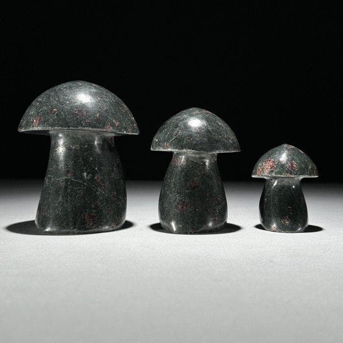 Sans réserve - Magnifique lot de 3 zoïsite rubis En forme de, Antiquités & Art, Art | Objets design