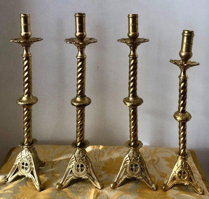 Kaarsenhouder (4) - Messing - Loting van 4 kandelaars van, Antiquités & Art, Art | Art non-occidental