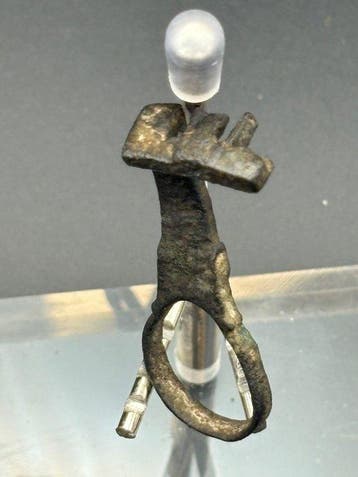 Oud-Romeins, Keizerrijk Brons Sleutel met ring en
