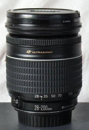 Canon Zoom Lens EF 28-200mm 1:3.5-5.6 USM incl. accessoires