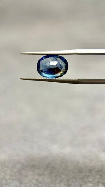 1 pcs Blauw Saffier - 2.69 ct - Antwerp Laboratory for