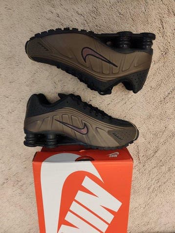 Nike - Nike Shox R4 - Sneakers - Maat: EU 38 - Nieuw met