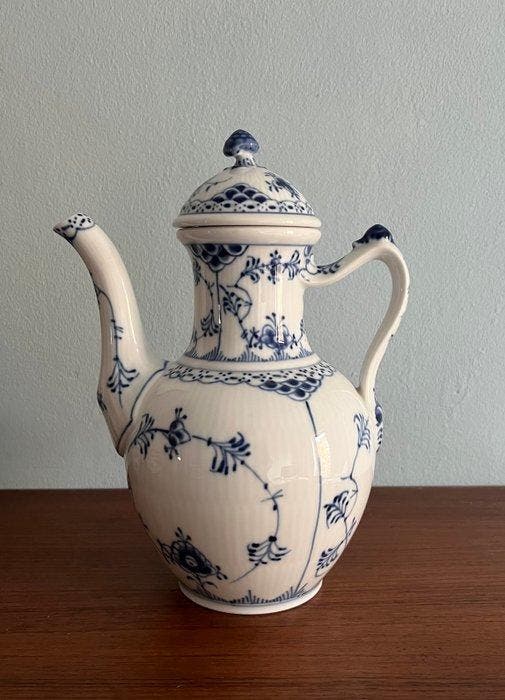Royal Copenhagen - Arnold Krog - Koffieservies - MUSSELMALET, Antiek en Kunst, Antiek | Meubels | Tafels