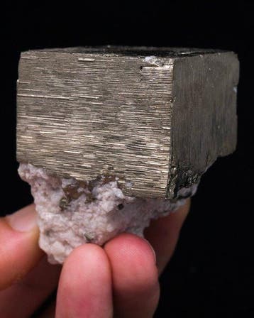 (PERUVIAN CLASSIC) GROTE PYRITE Kubus - Hoogte: 6.8 cm -, Collections