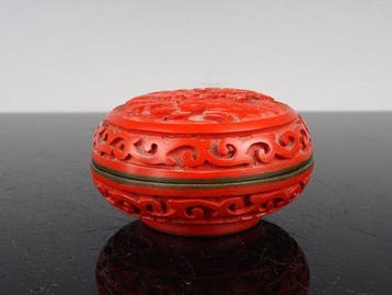 Doos - Brons, Emaille, Rood lak