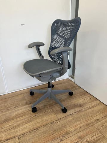 Grote Voorraad Herman Miller Mirra Grey Blue Fog Stoelen!, Zo goed als nieuw, Bureaustoel, Ergonomisch, Verzenden