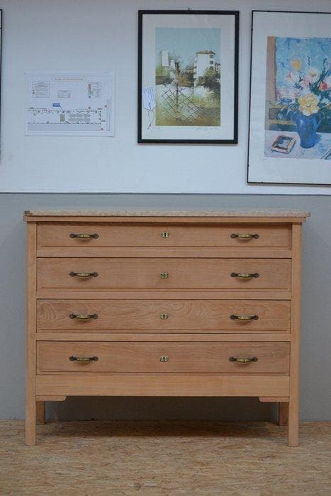 Commode - marbre veiné - Commode à quatre tiroirs - plateau, Antiquités & Art, Curiosités & Brocante