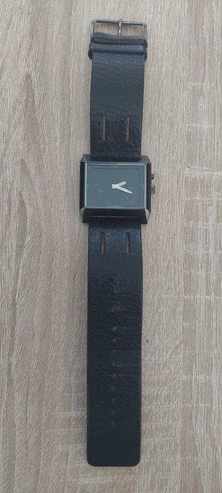Klok (2) - IJzer - 2000-2010 - Matrix Fossil horloge