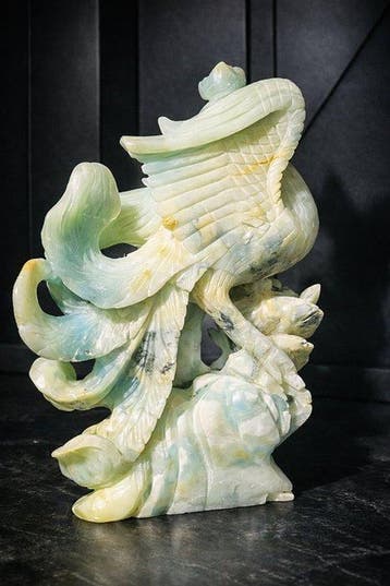 Coq sculpté en amazonite avec fleur – Sculpture en pierre
