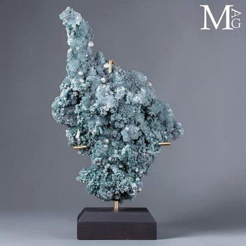 Botryoïdaal chalcedoon met levendig groenblauw. Cluster van