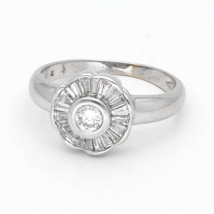 Bague - 18 carats Or blanc Diamant (Naturelle), Bijoux, Sacs & Beauté, Bagues