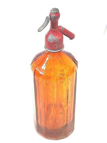 Fles - oranje sifon van geslepen glas en loodkraan