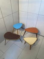Set bijzettafels - ABS, Hout - Vier vintage bijzettafeltjes, Antiek en Kunst