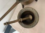 Werkgereedschap (5) - Twee vijzels en een kookpan