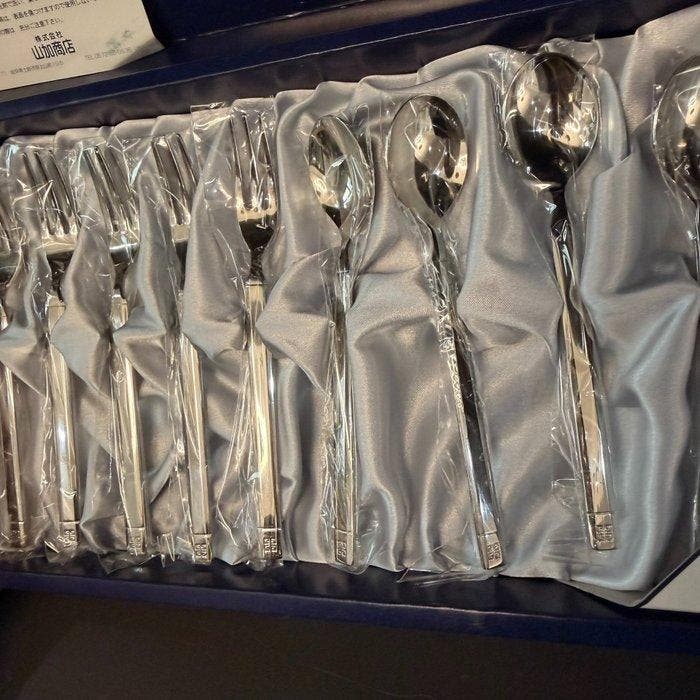 Givenchy - Stainless steel dessert fork and spoon set -, Antiek en Kunst, Antiek | Meubels | Tafels