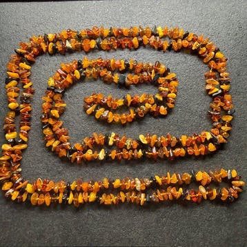 Lange 214 cm, ketting gemaakt van Baltisch amber kralen,