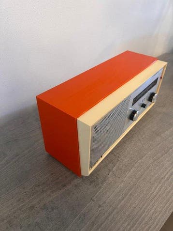 Philips - Cadetto FM Tabletop AM/FM Mains-Powered -Space