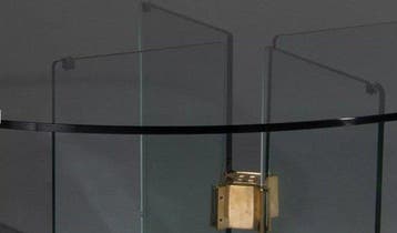 Peter Ghyczy - Tafel - Verguld messing, doorzichtig glas /