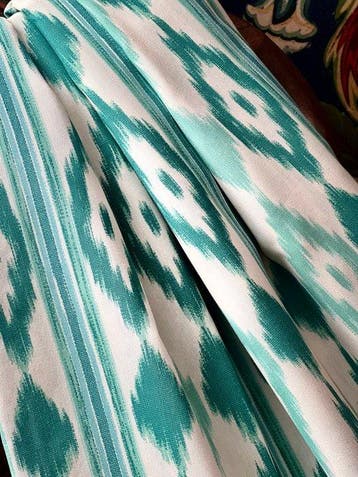 Dubbel breed, geweven stof met etnisch ikat-patroon in, Antiek en Kunst