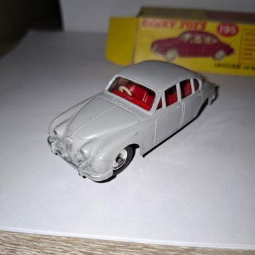Dinky Toys 1:43 - Modelauto - Jaguar 3.4 Saloon (Dinky 195)