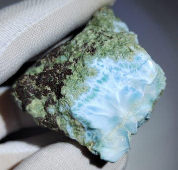 Larimar ruwe steen van hoge kwaliteit AAA- 123 g