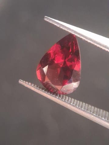Natural Red Garnet - Rhodolite - 1.262 ct - pear - unheated-, Verzenden