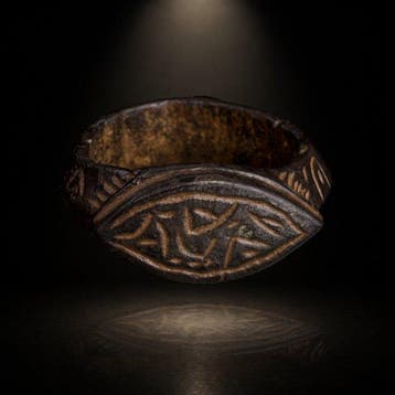 Middeleeuws Brons Bronzen ring met gegraveerde