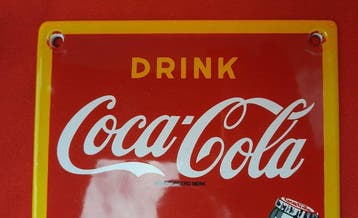 DRINK COCA-COLA SOLD HERE ICE COLD - Emaille reclamebord -