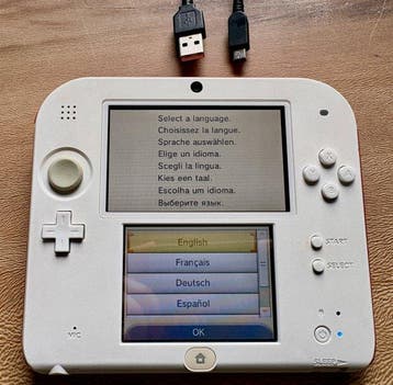 Nintendo - 2DS + 22 Games + Charging Cable -, Nieuw