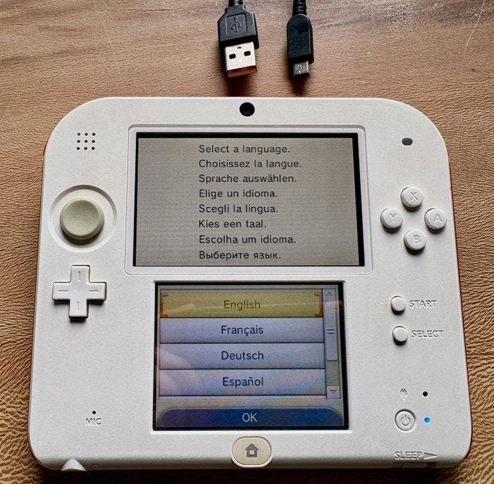 Nintendo - 2DS + 22 Games + Charging Cable -, Games en Spelcomputers, Spelcomputers | Overige Accessoires