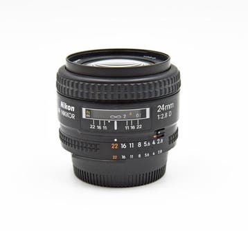 Nikon AF Nikkor 24mm f/2.8D Objectif grand-angle