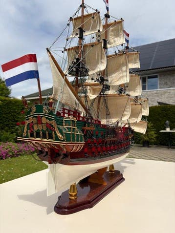 Modelschip (2) - De Zeven Provinciën scheepsmodel met, Nieuw