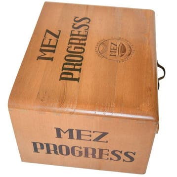 MEZ Progress - Naaidoos - Houten naaigaren presentatie kast