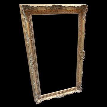 Cadre - Grand cadre en bois doré, sculpté à la main, de