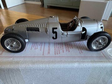 CMC 1:18 - Model sportwagen - Auto Union Typ C #5 1936-1937, Nieuw