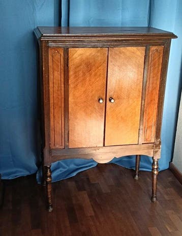 Hoog dressoir - Walnoot - dubbel gezicht