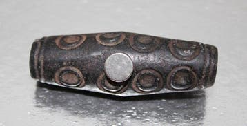 Antieke boeddhistische heilige Tibetaanse magnetische steen, Collections