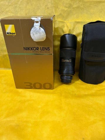 Nikon AF-S NIKKOR 300mm f/4D IF-ED Objectif principal