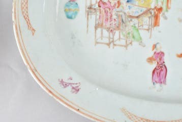 Plat - A famille rose oblong dish decorated with mandarins -