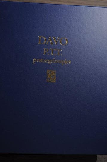 Pays-Bas - Une grosse boîte remplie de pochettes de timbres, Timbres & Monnaies