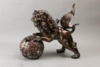 Japanse bronzen Shishi — Een mythe gegoten in metaal,