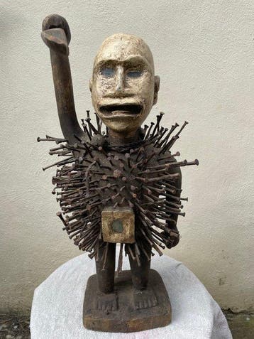 STATUE FETICHE A CLOUS - Bakongo - République démocratique