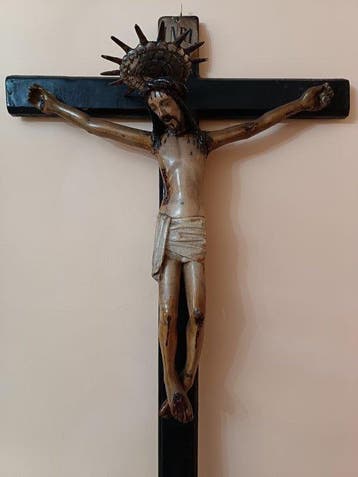 Crucifix - Walnoot - 1450-1500 - Christus in gotische stijl,