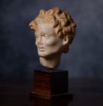 Oud-Griekenland, Hellenistische satyrenkop in wit marmer -