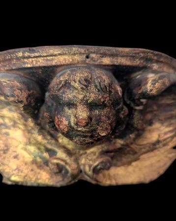 Escuela europea - sculptuur, Antiguo querubín alado. Ca.