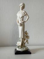 Giuseppe Armani, Capodimonte - Beeldje - Art Deco Lady Daisy